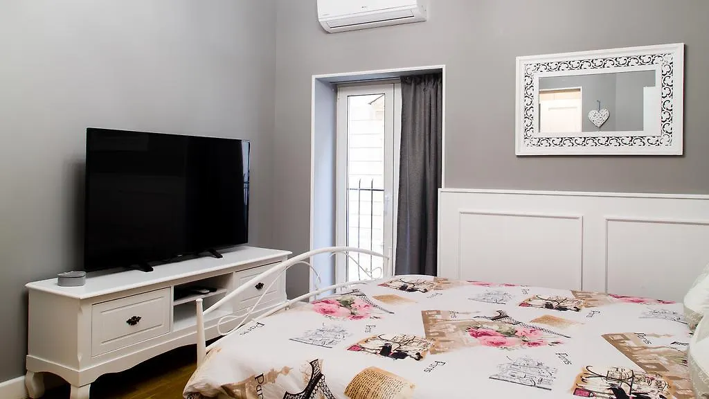 Amando Bucharest Apartment